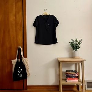 FIGS-Quiet Navy Catarina Scrub Top